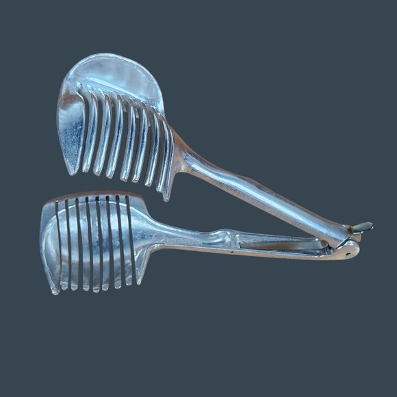 Vintage Aluminum Metal 7" Tomato Egg Onion Guide Grabber Tongs w/ Lock Utensil - Picture 1 of 7